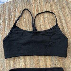 Black Vuori Sports Bra - Size Medium